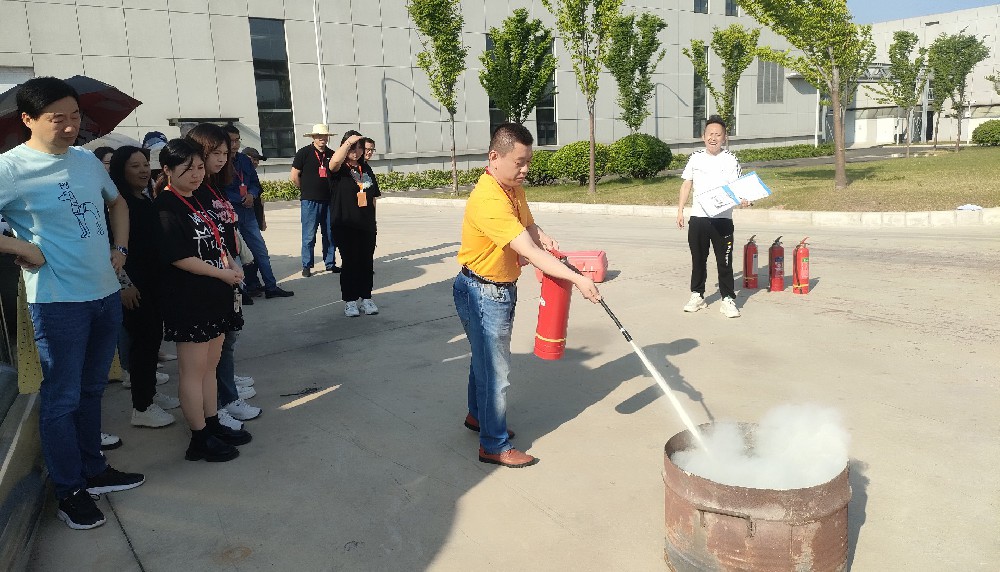 公司開(kāi)展消防安全教育宣傳活動(dòng)
