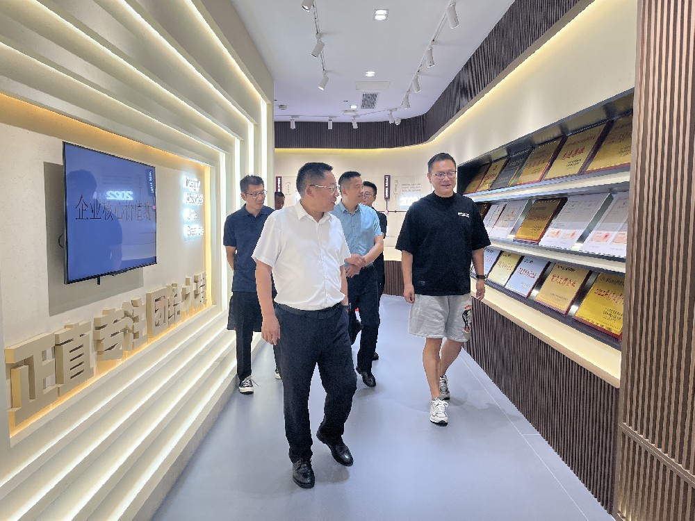 宜昌市生態(tài)環(huán)境局黨組書(shū)記、局長(zhǎng)高杰一行到公司調(diào)研